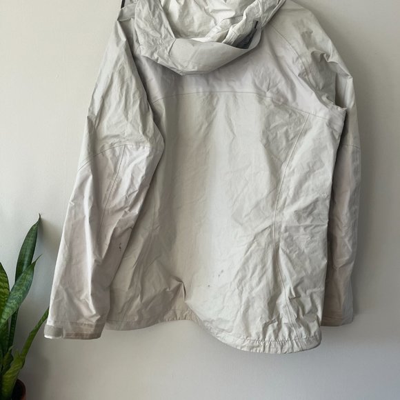 Patagonia Waterproof Shell - Picture 3 of 12